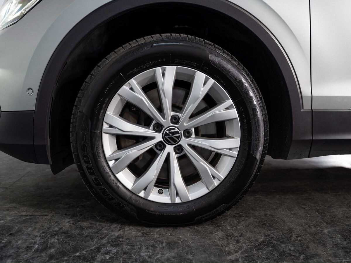 Volkswagen Tiguan 2021 - фото автомобиля