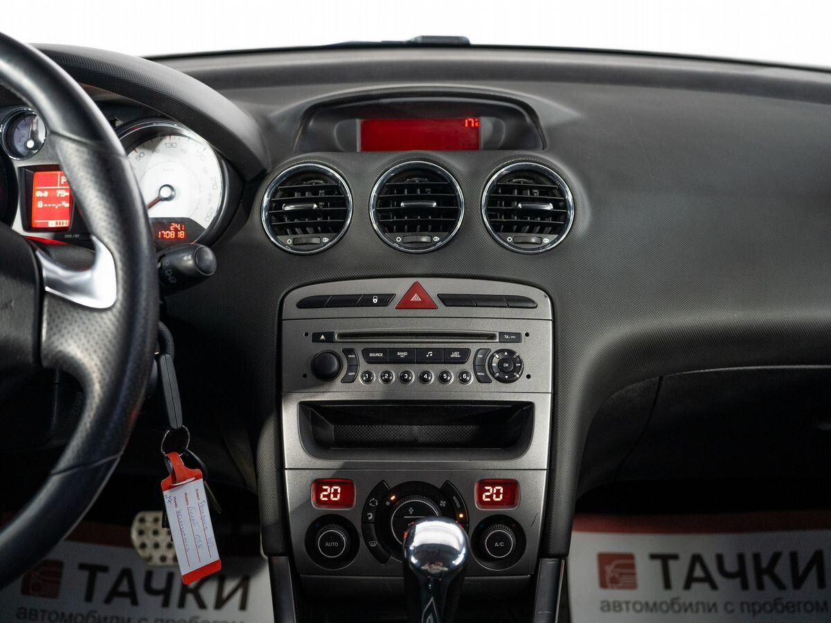 Peugeot 308 2011 - фото автомобиля