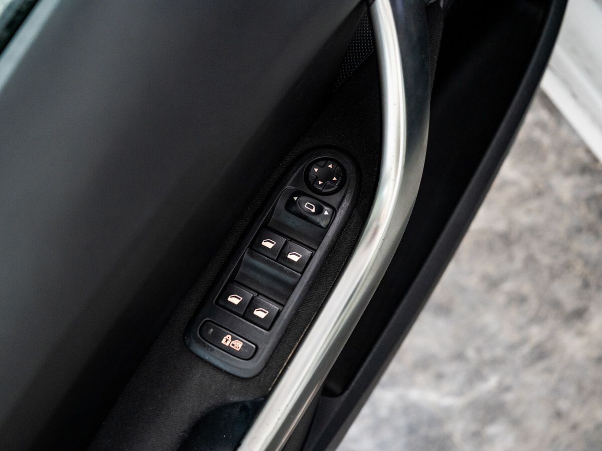 Peugeot 308 2011 - фото автомобиля