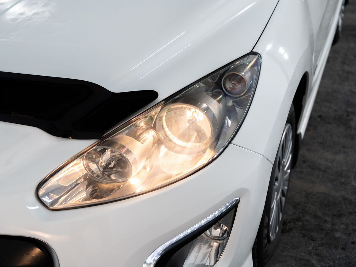 Peugeot 308 2011 - фото автомобиля