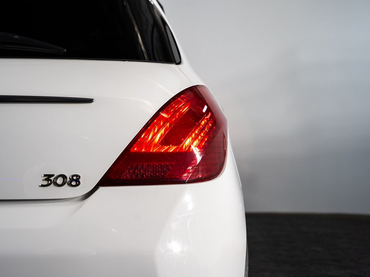 Peugeot 308 2011 - фото автомобиля