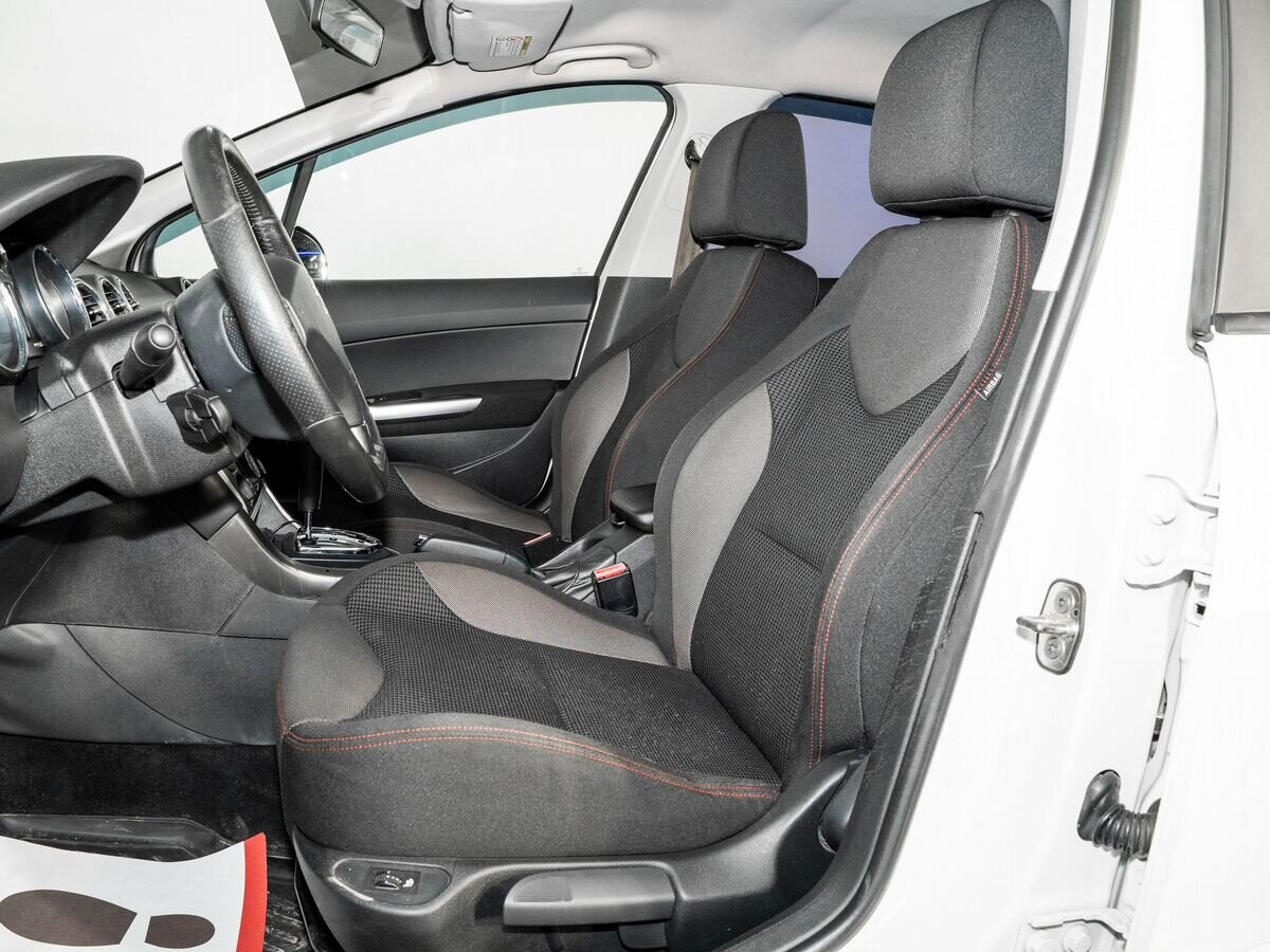 Peugeot 308 2011 - фото автомобиля