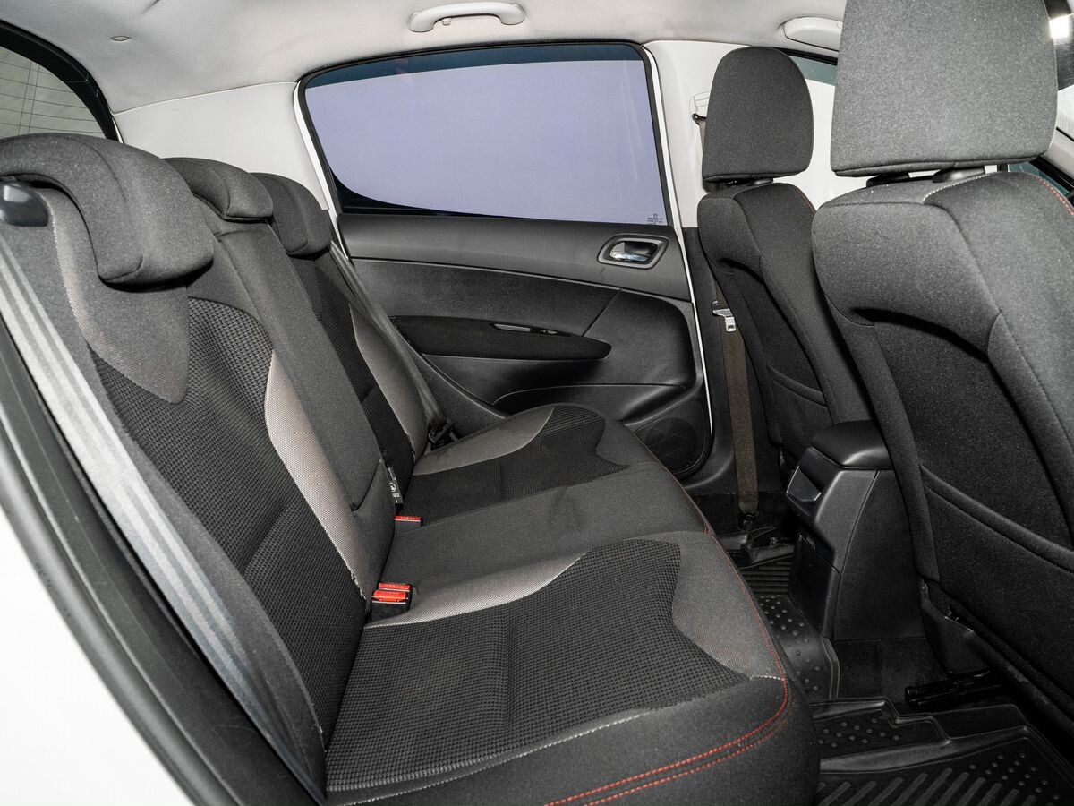 Peugeot 308 2011 - фото автомобиля