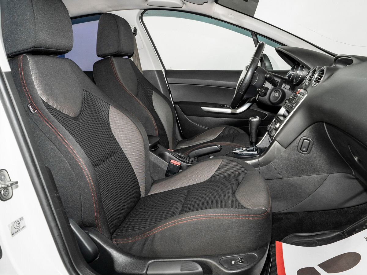 Peugeot 308 2011 - фото автомобиля