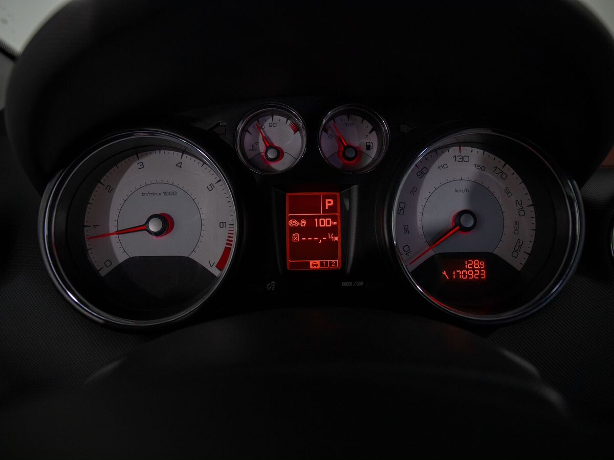 Peugeot 308 2011 - фото автомобиля