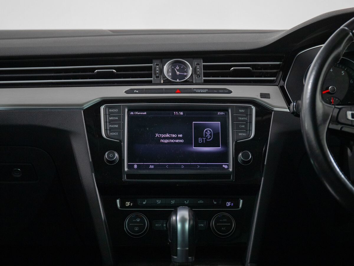 Volkswagen Passat 2016 - фото автомобиля