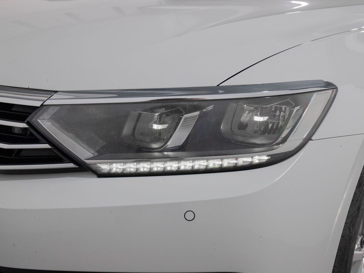 Volkswagen Passat 2016 - фото автомобиля