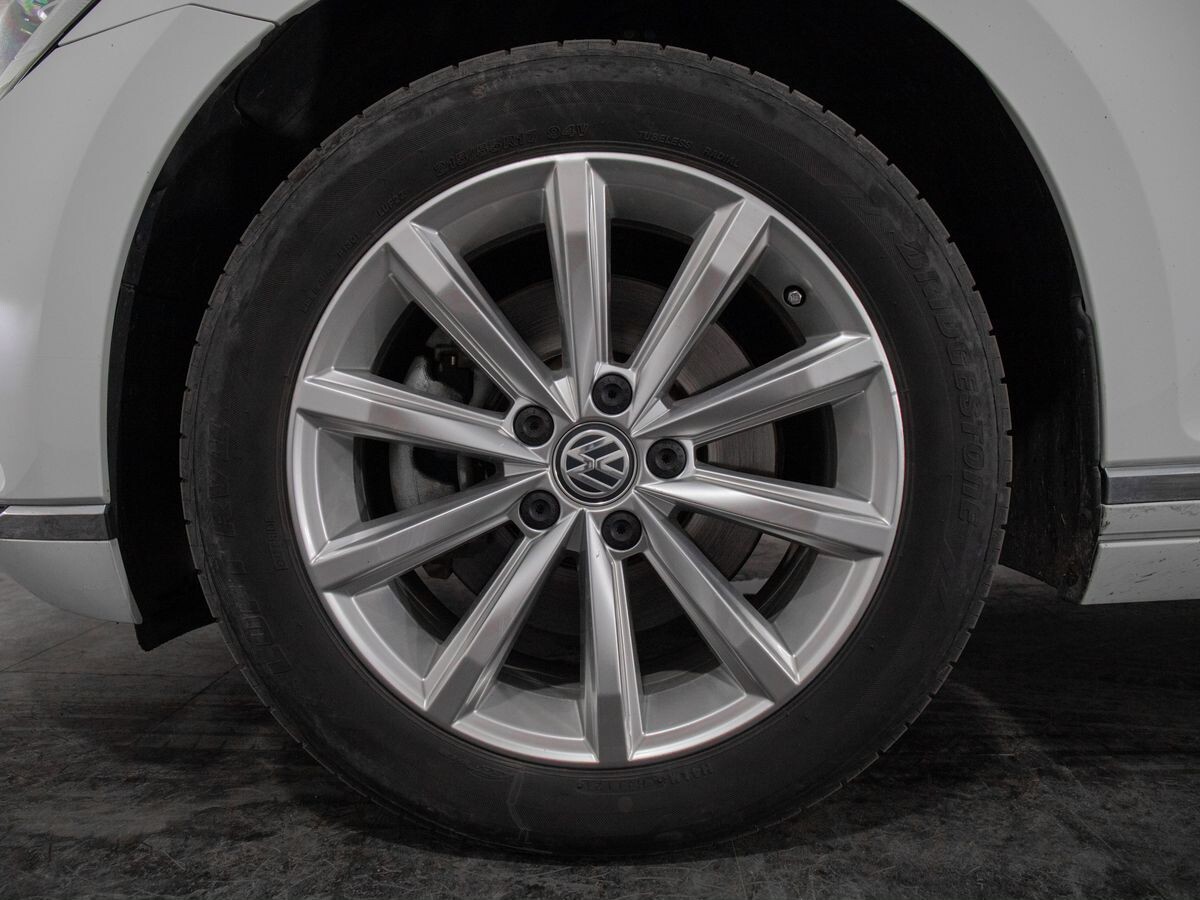 Volkswagen Passat 2016 - фото автомобиля