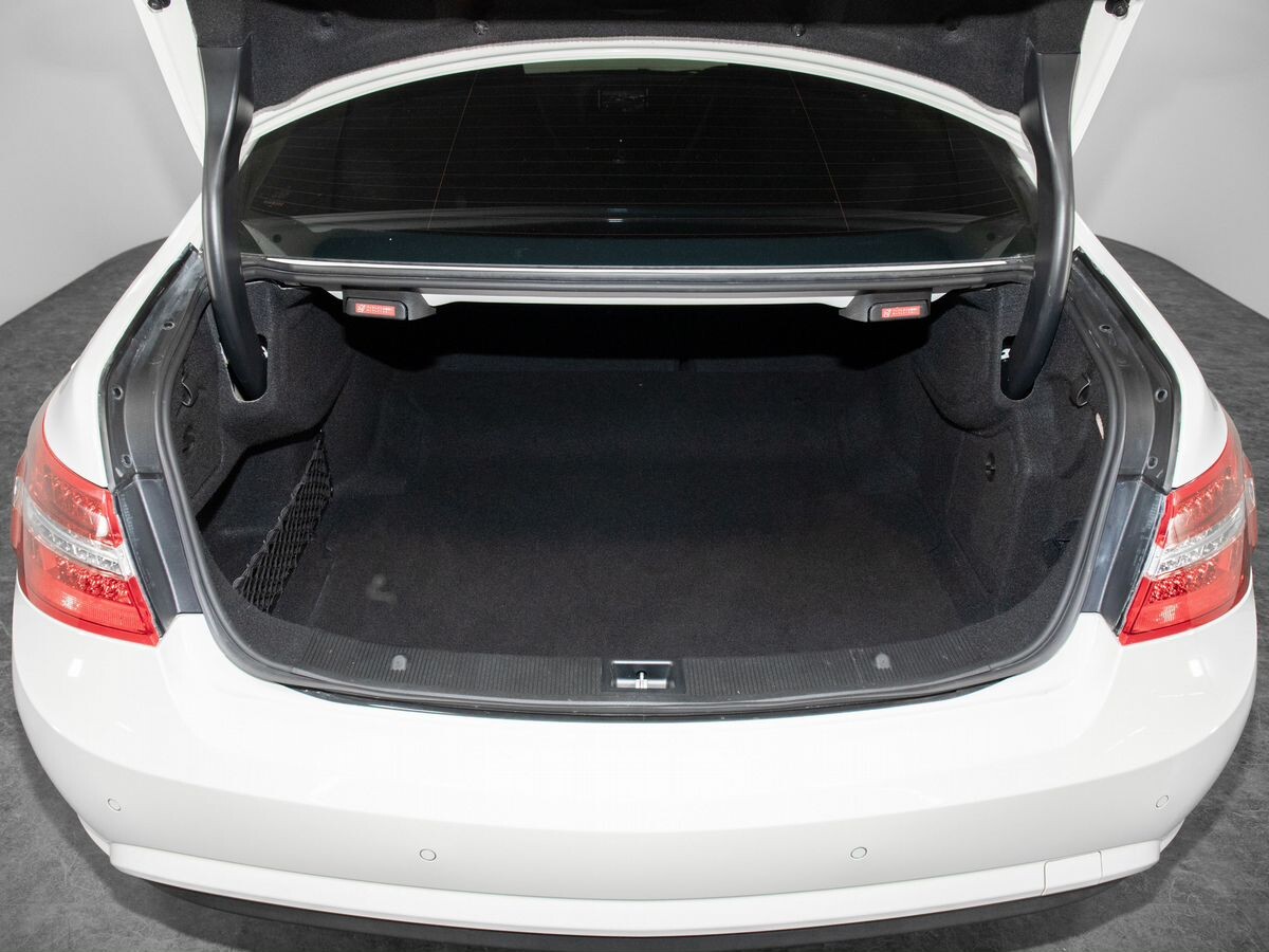 Mercedes-Benz E-Класс 2011 - фото автомобиля