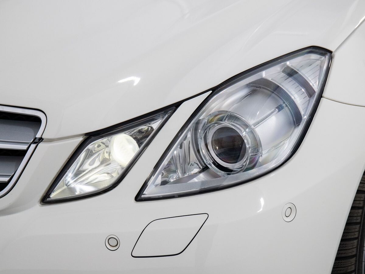 Mercedes-Benz E-Класс 2011 - фото автомобиля