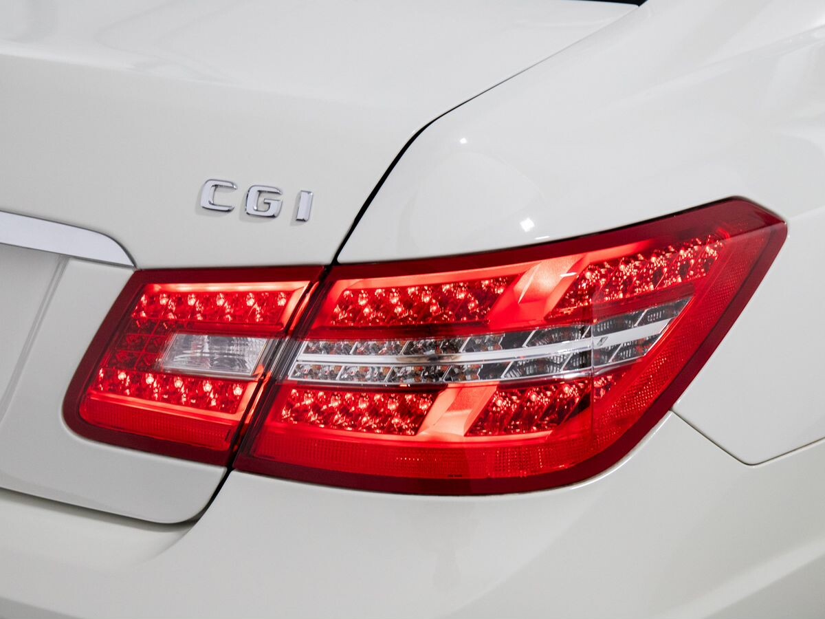 Mercedes-Benz E-Класс 2011 - фото автомобиля