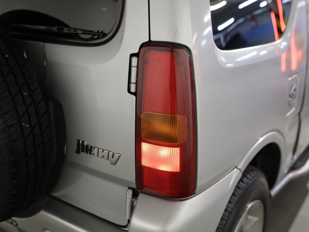 Suzuki Jimny 2005 - фото автомобиля