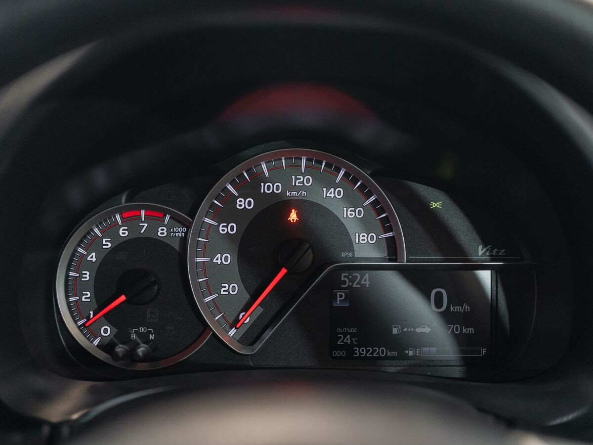 Toyota Vitz 2014 - фото автомобиля