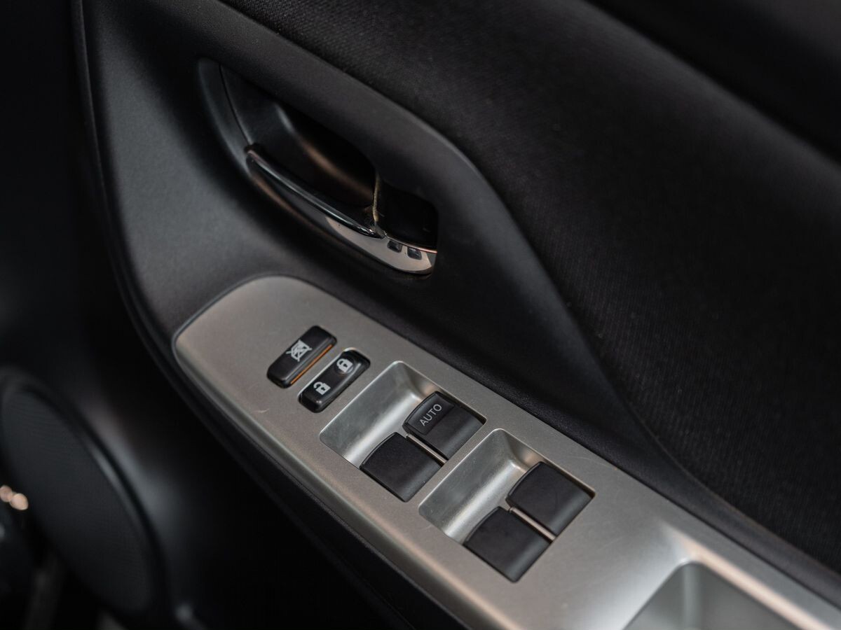 Toyota Vitz 2014 - фото автомобиля