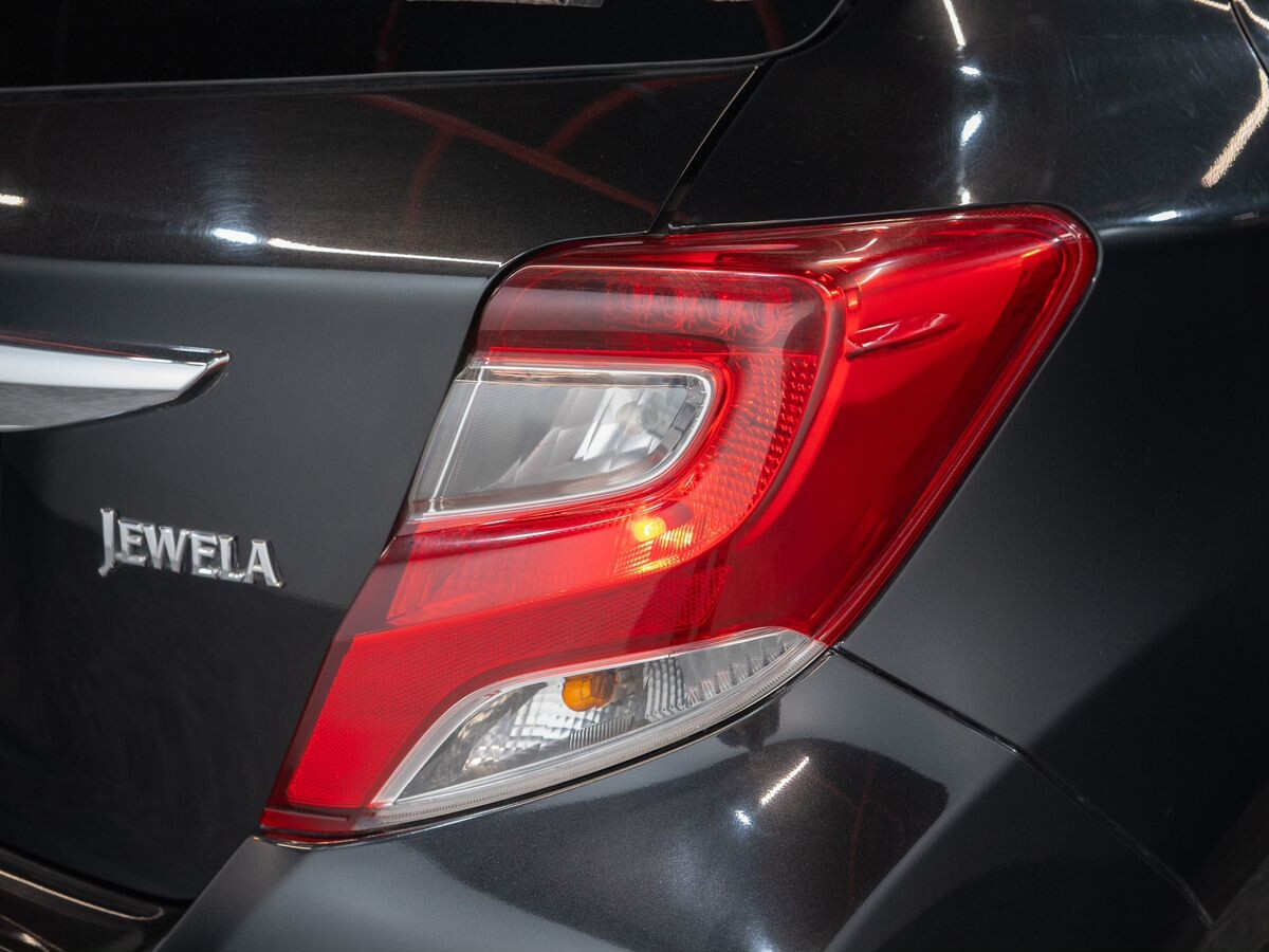 Toyota Vitz 2014 - фото автомобиля