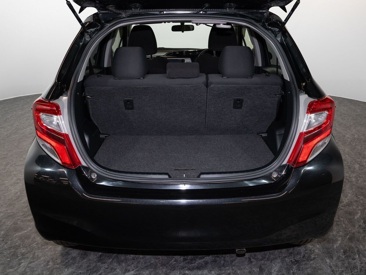 Toyota Vitz 2014 - фото автомобиля