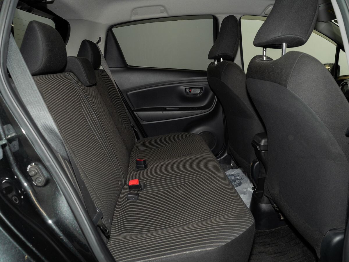 Toyota Vitz 2014 - фото автомобиля