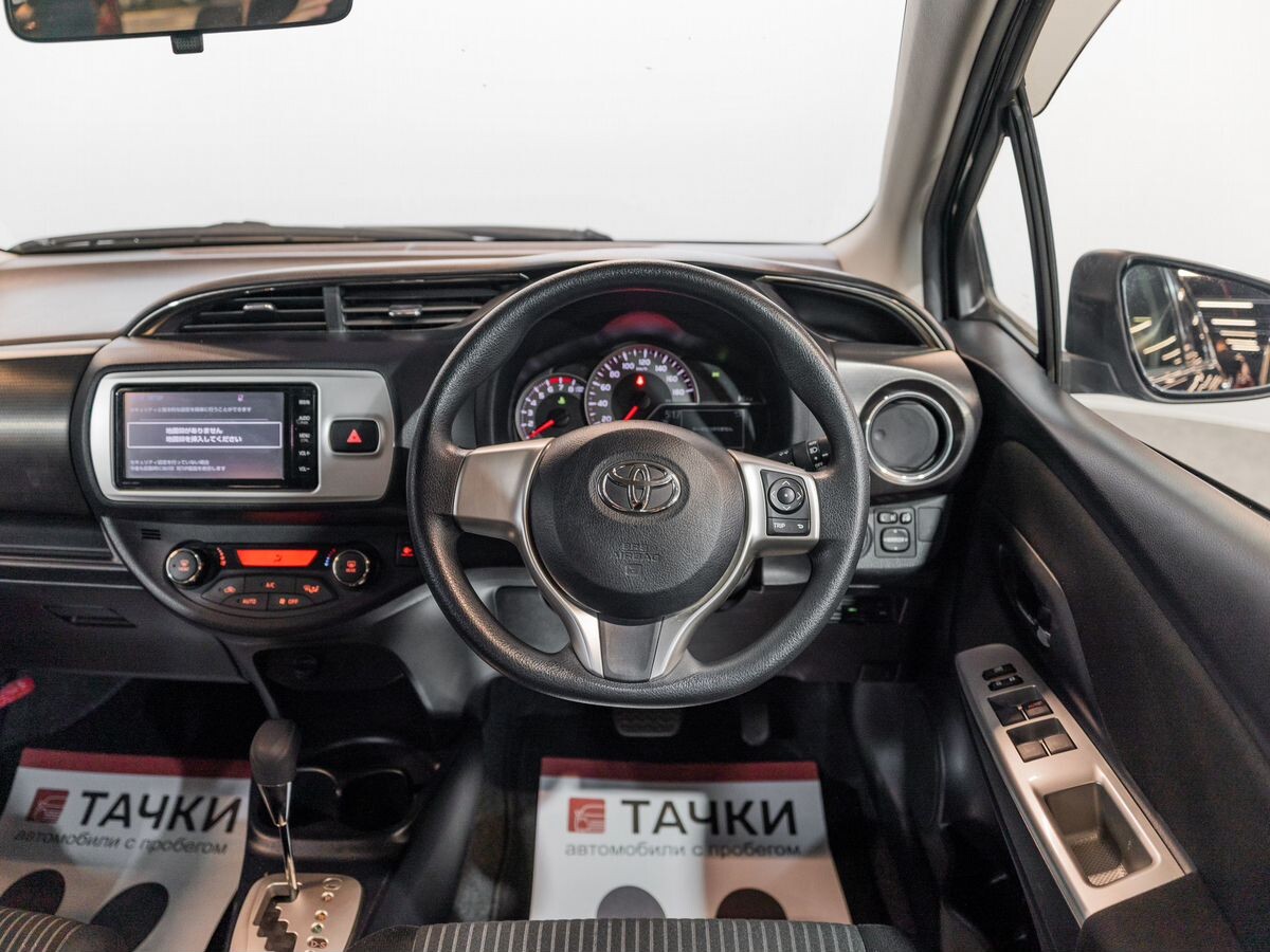 Toyota Vitz 2014 - фото автомобиля