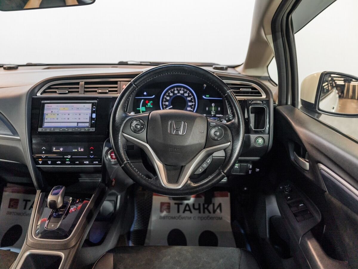Honda Shuttle 2015 - фото автомобиля