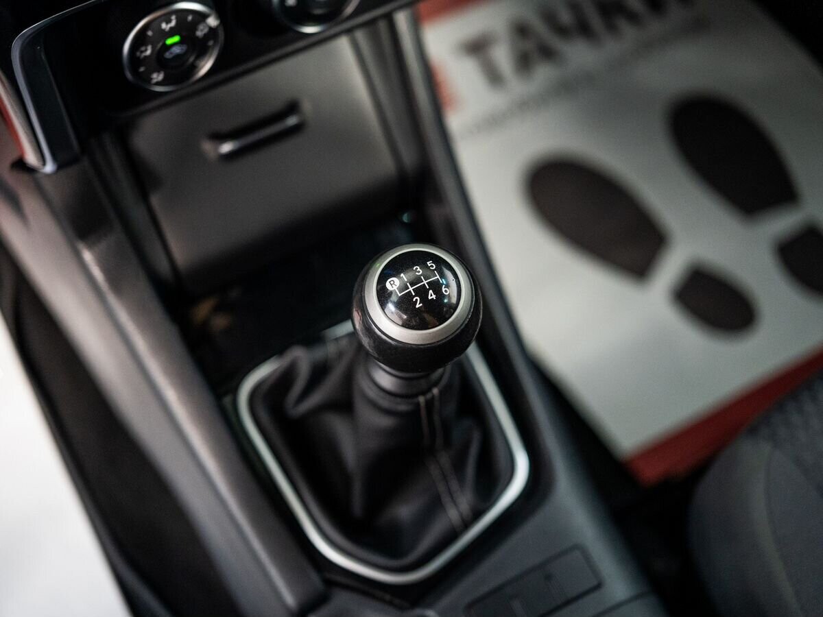 Toyota Corolla 2018 - фото автомобиля