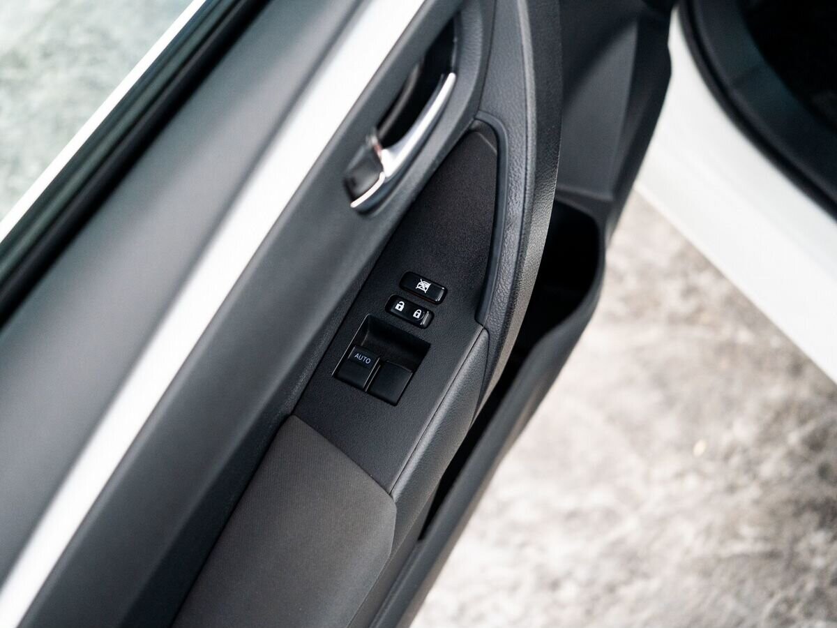 Toyota Corolla 2018 - фото автомобиля