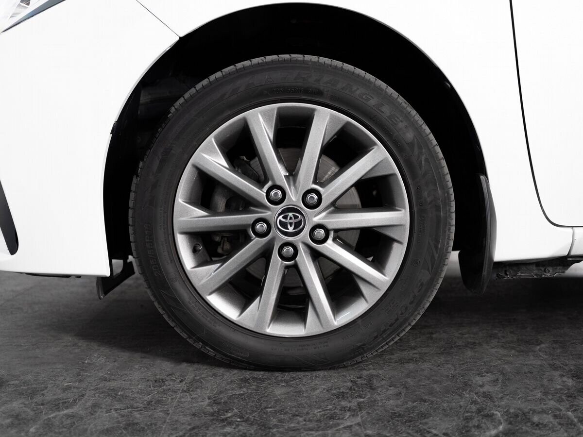 Toyota Corolla 2018 - фото автомобиля