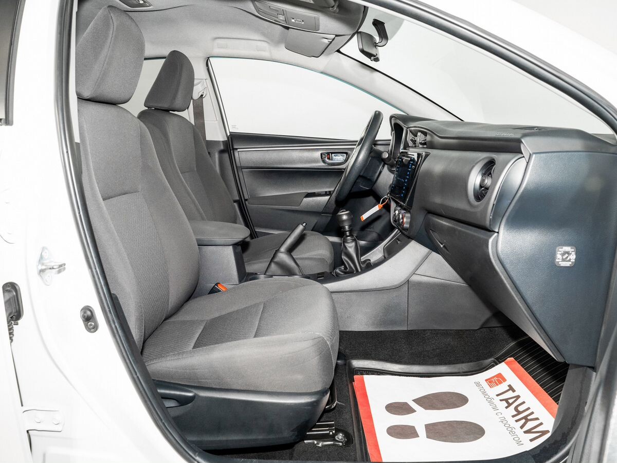 Toyota Corolla 2018 - фото автомобиля