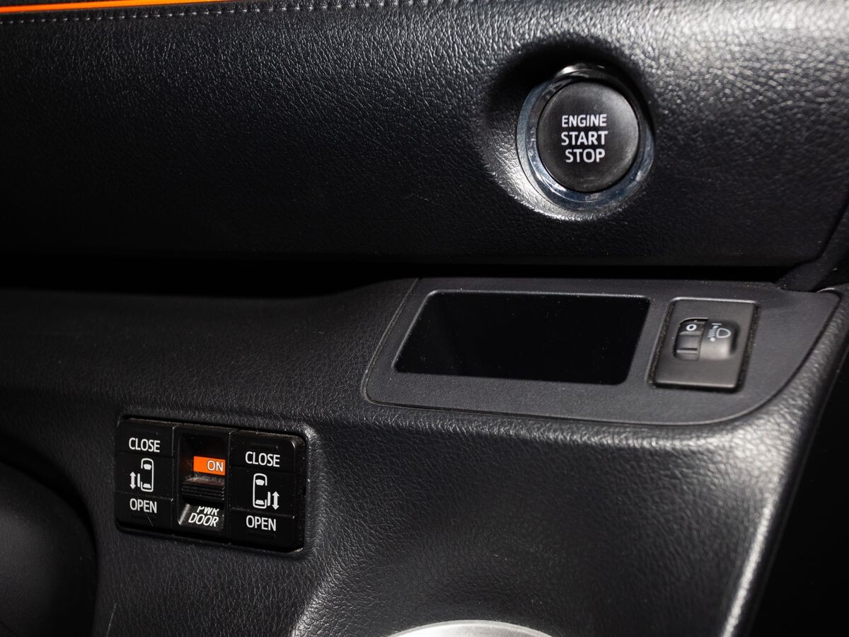 Toyota Sienta 2017 - фото автомобиля