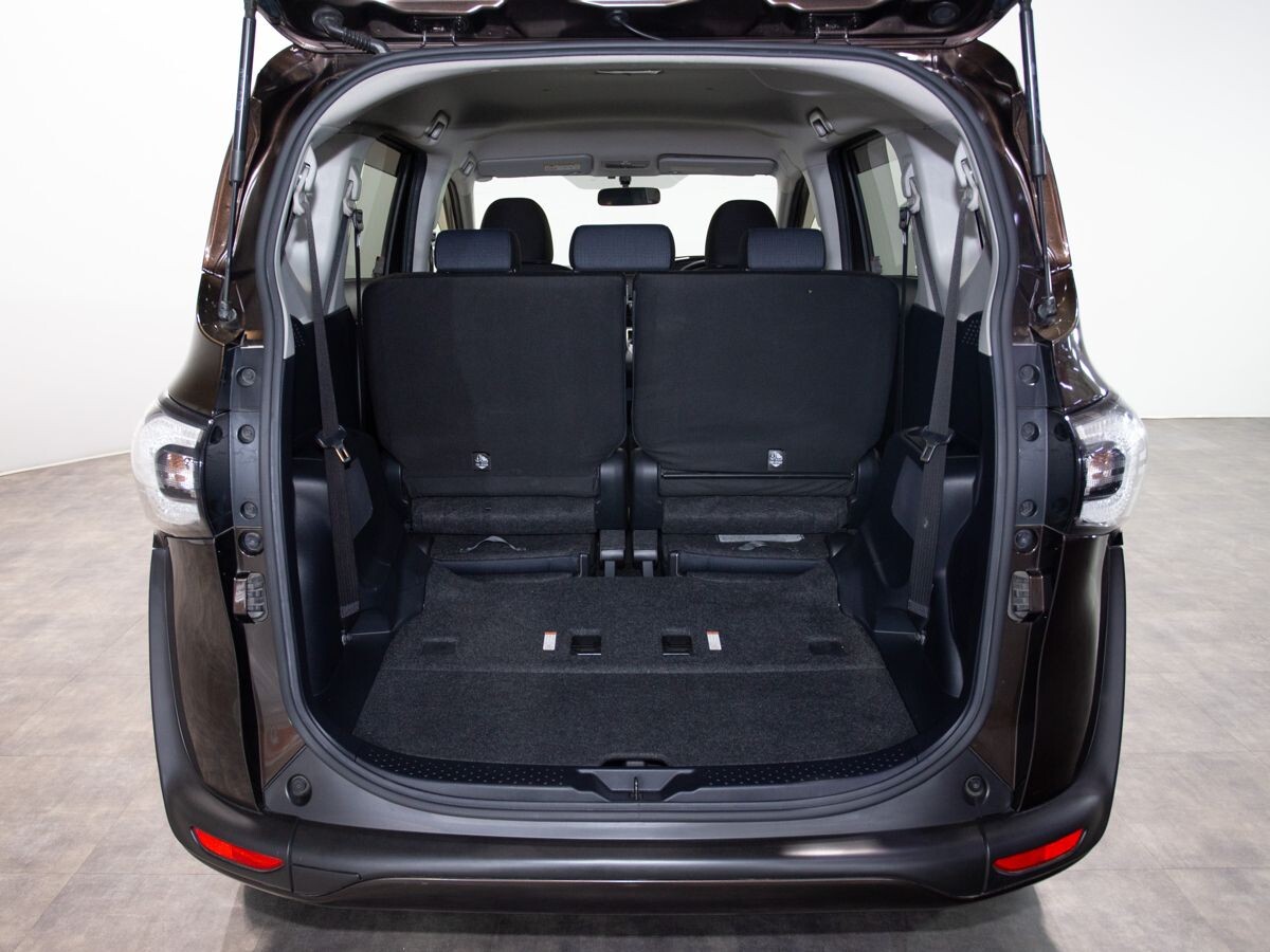 Toyota Sienta 2017 - фото автомобиля