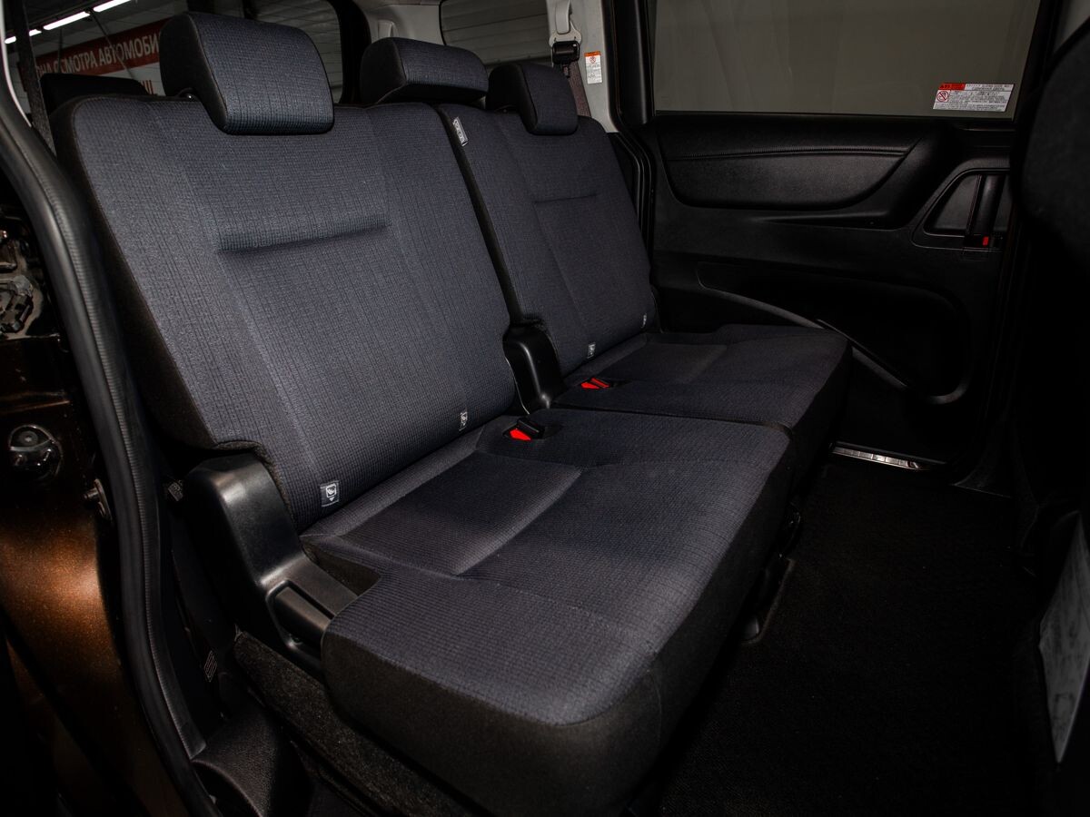 Toyota Sienta 2017 - фото автомобиля