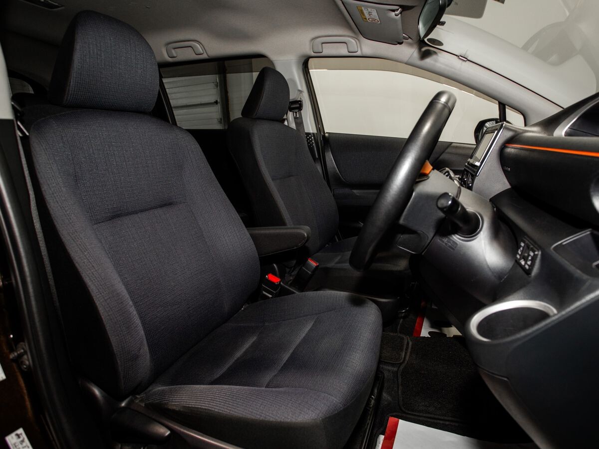 Toyota Sienta 2017 - фото автомобиля