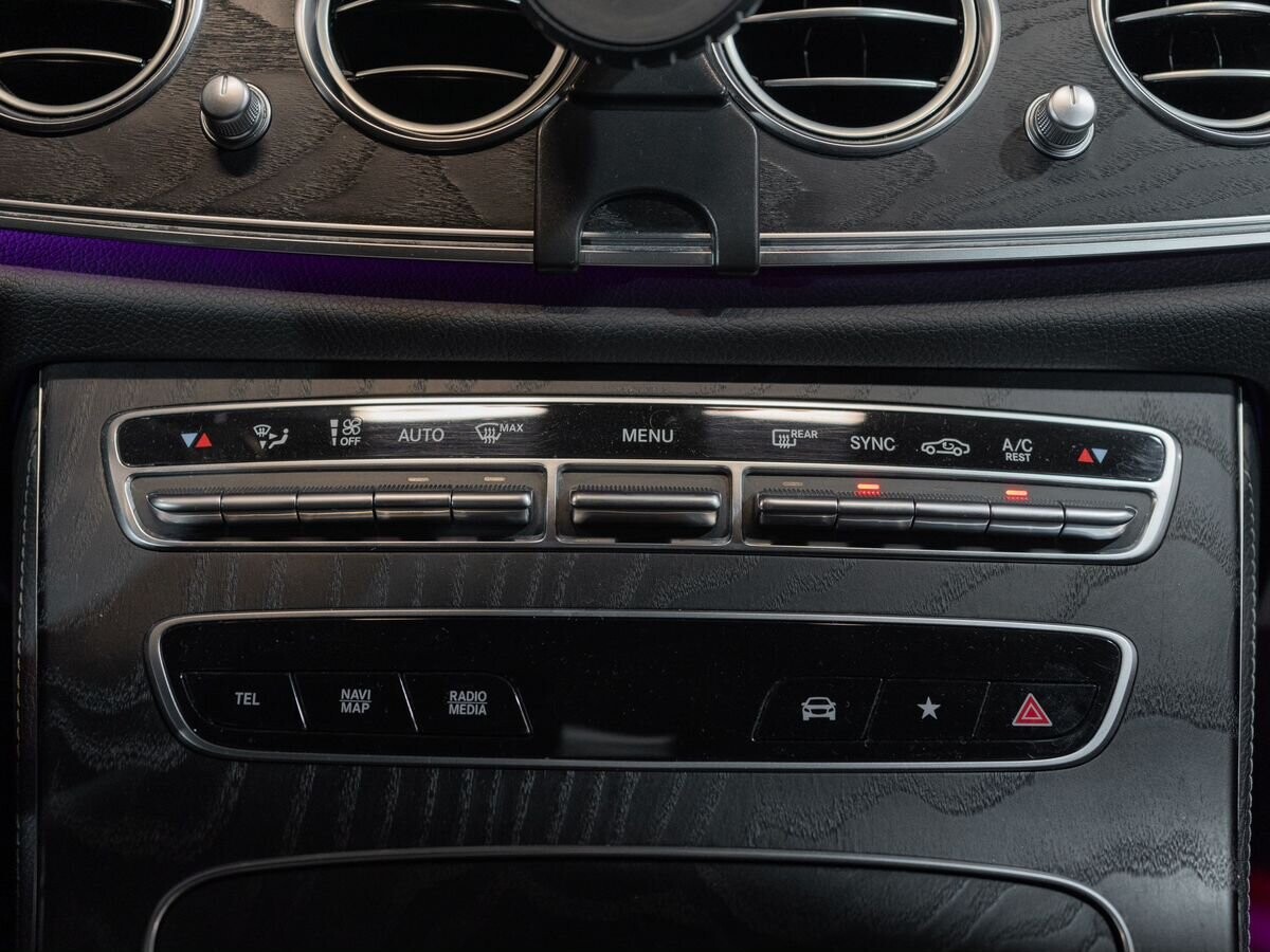 Mercedes-Benz E-Класс 2021 - фото автомобиля