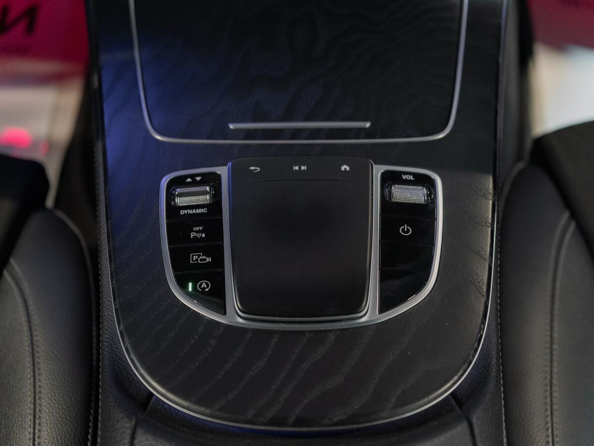 Mercedes-Benz E-Класс 2021 - фото автомобиля