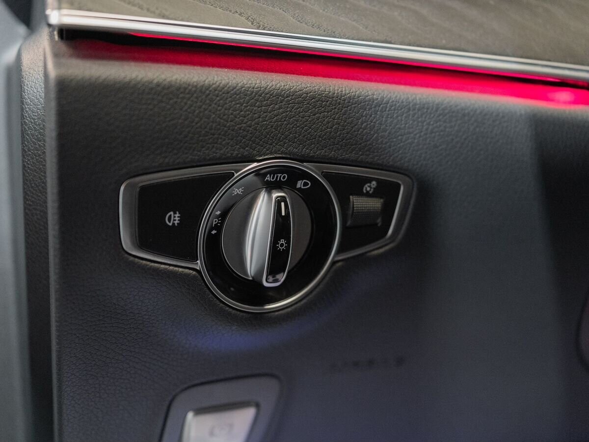 Mercedes-Benz E-Класс 2021 - фото автомобиля