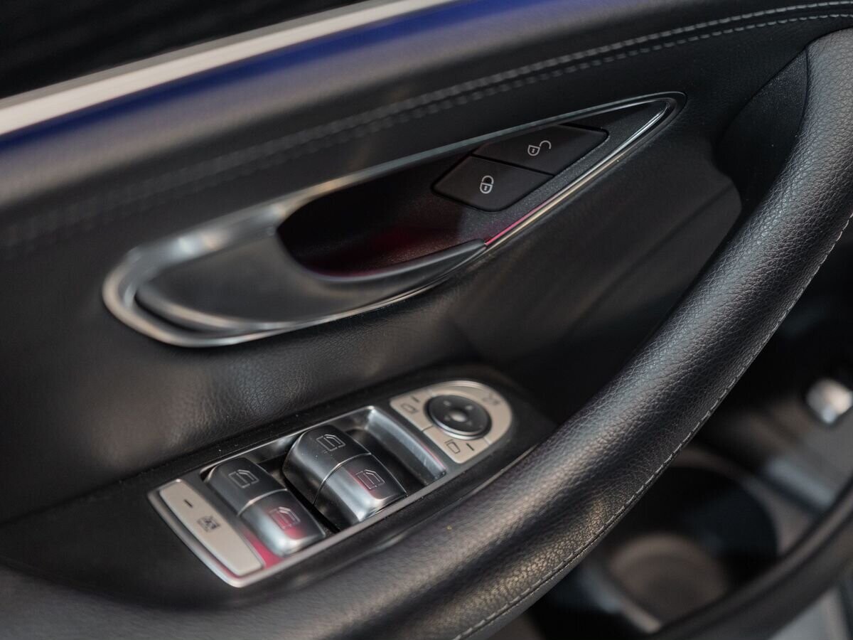 Mercedes-Benz E-Класс 2021 - фото автомобиля
