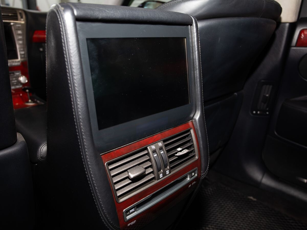 Lexus LS 2010 - фото автомобиля