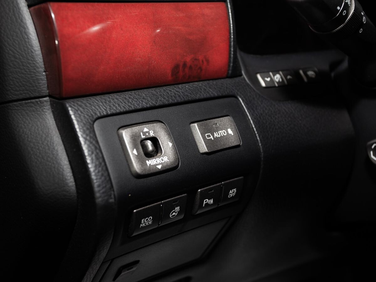 Lexus LS 2010 - фото автомобиля