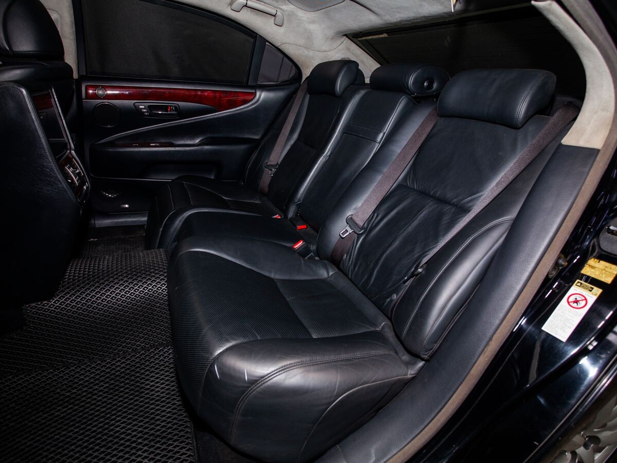 Lexus LS 2010 - фото автомобиля