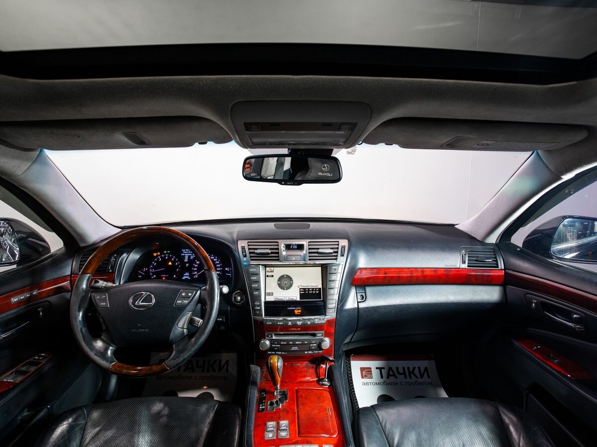 Lexus LS 2010 - фото автомобиля
