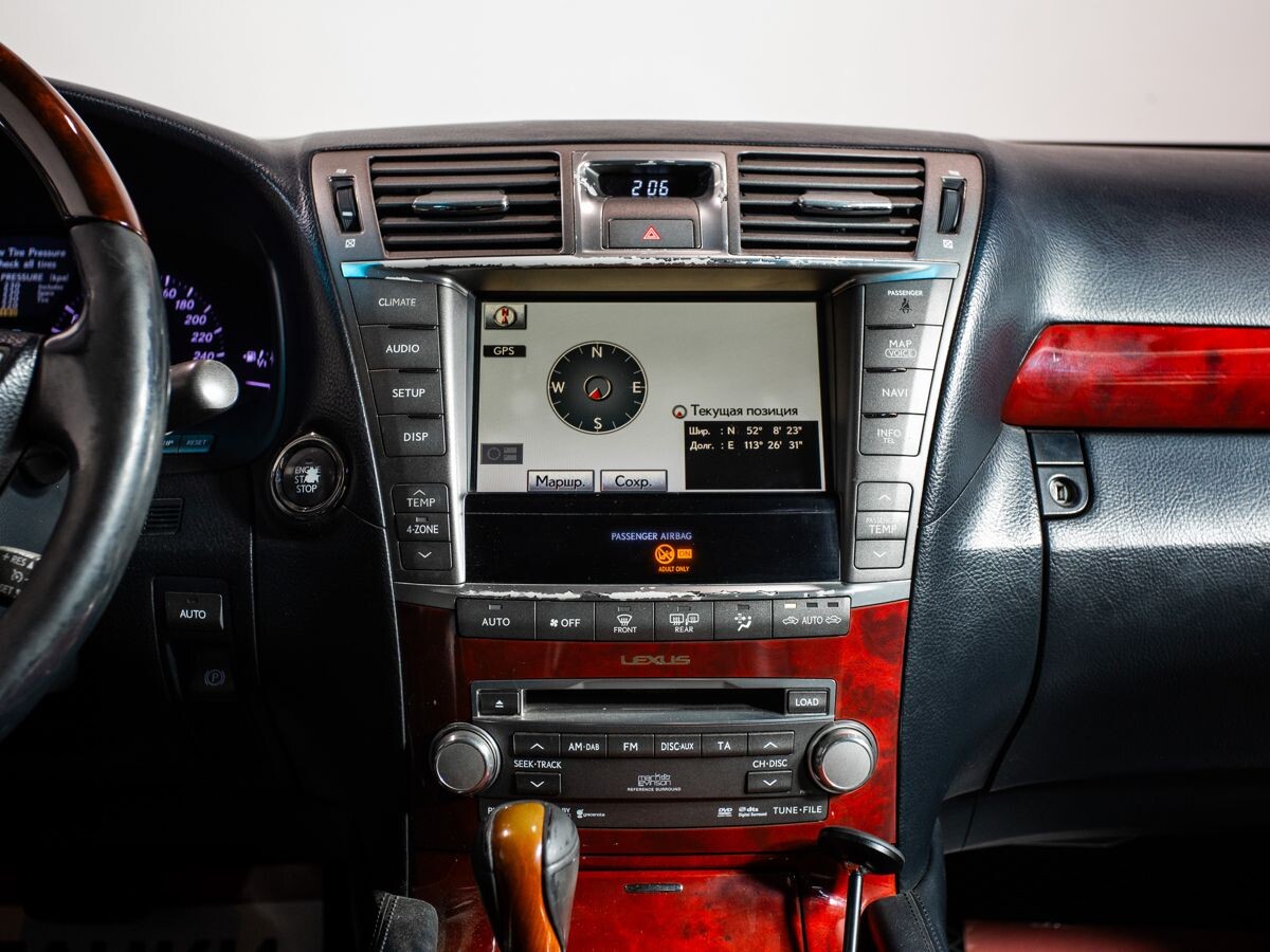 Lexus LS 2010 - фото автомобиля