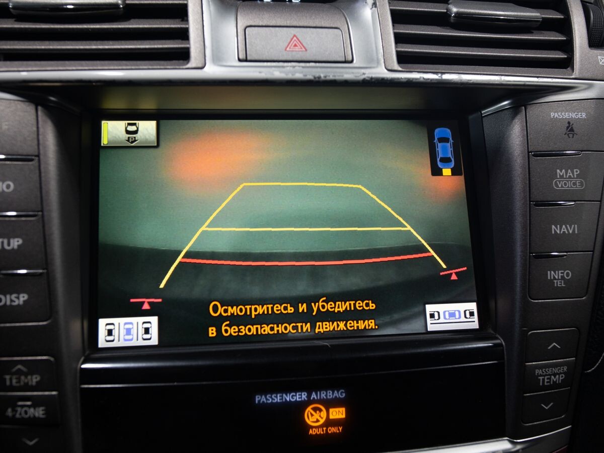 Lexus LS 2010 - фото автомобиля