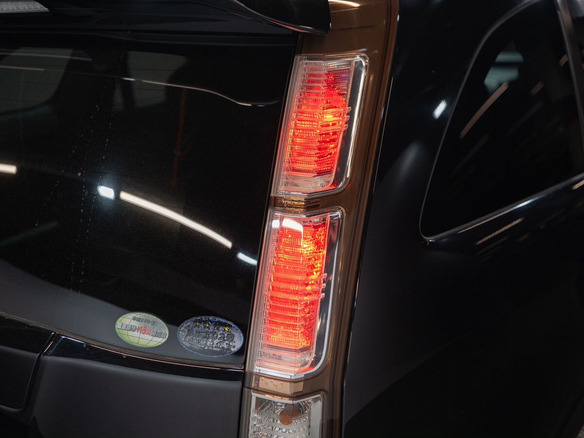 Honda Stream 2011 - фото автомобиля