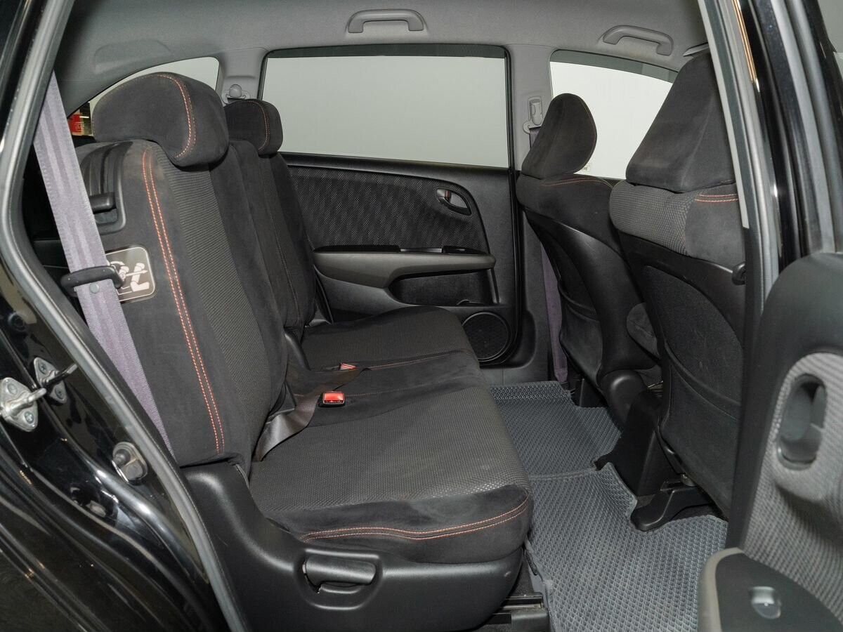 Honda Stream 2011 - фото автомобиля