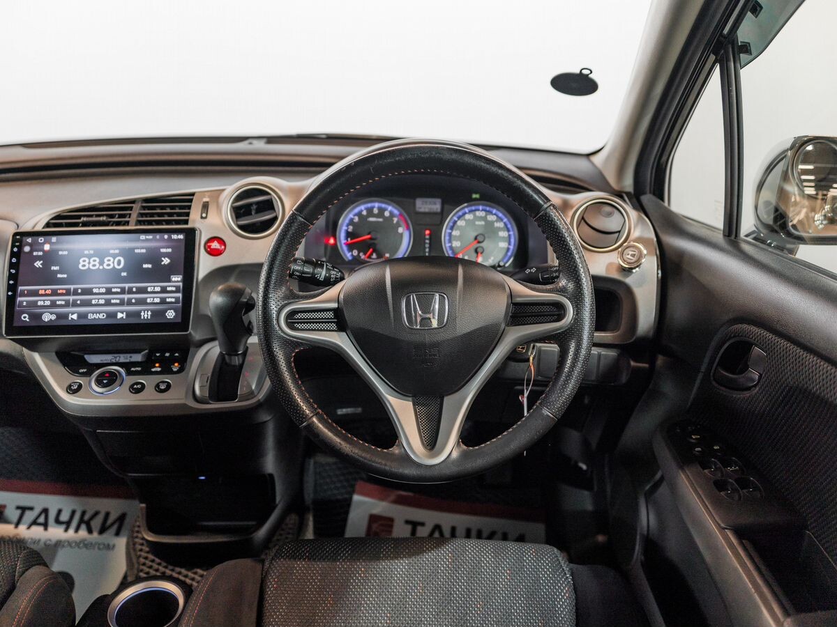 Honda Stream 2011 - фото автомобиля