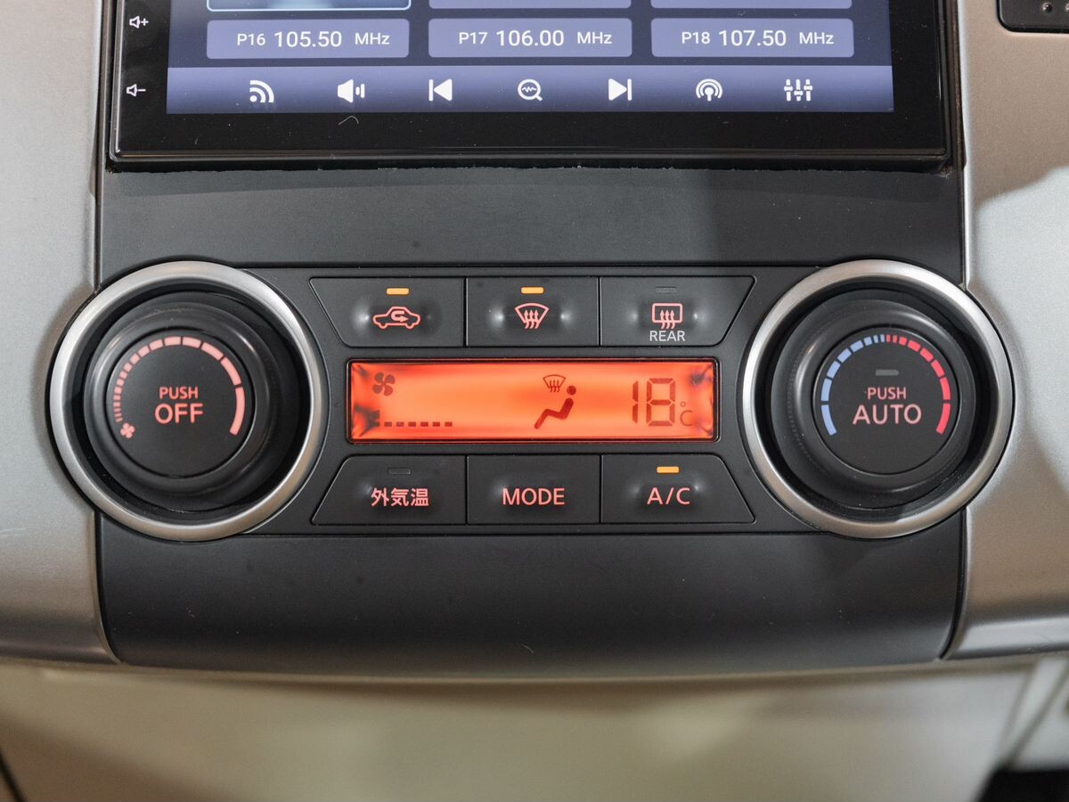 Nissan Tiida 2010 - фото автомобиля