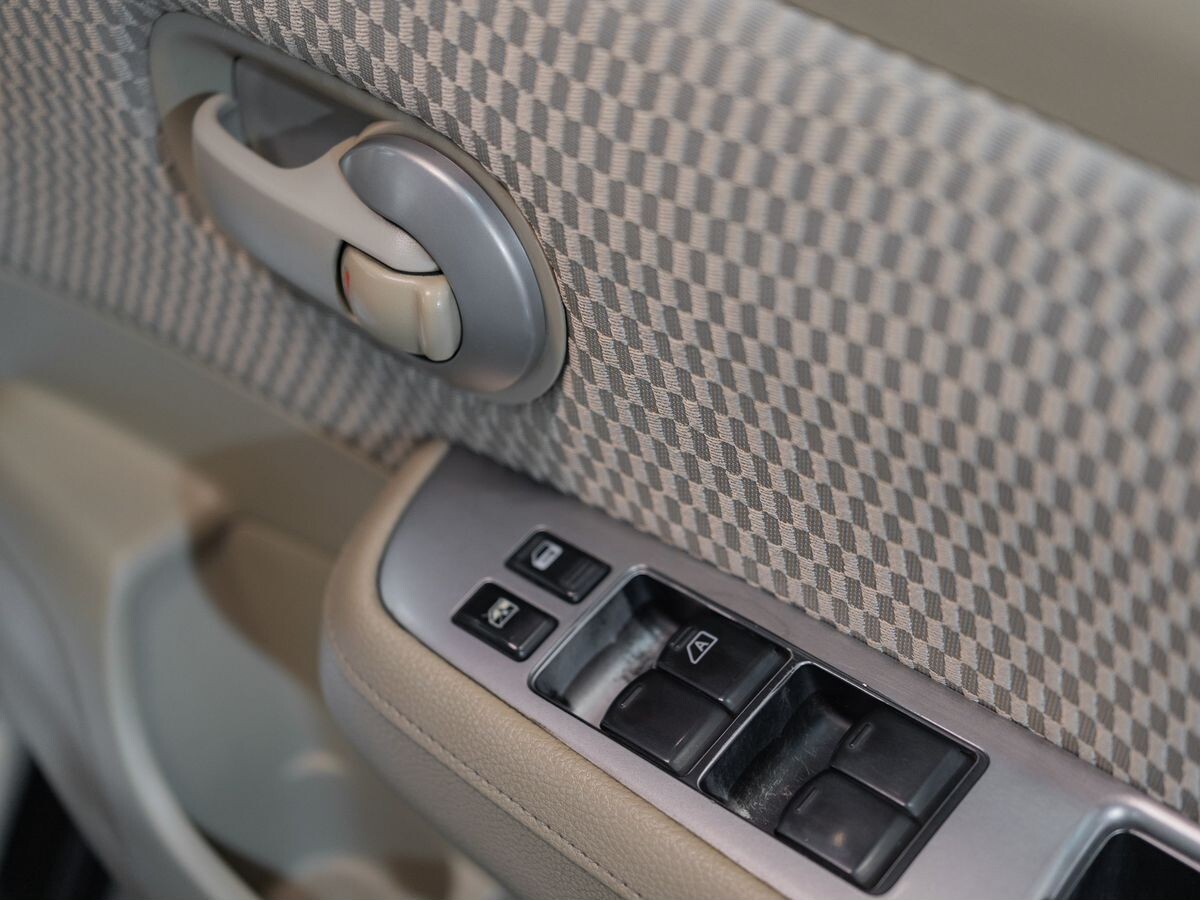 Nissan Tiida 2010 - фото автомобиля