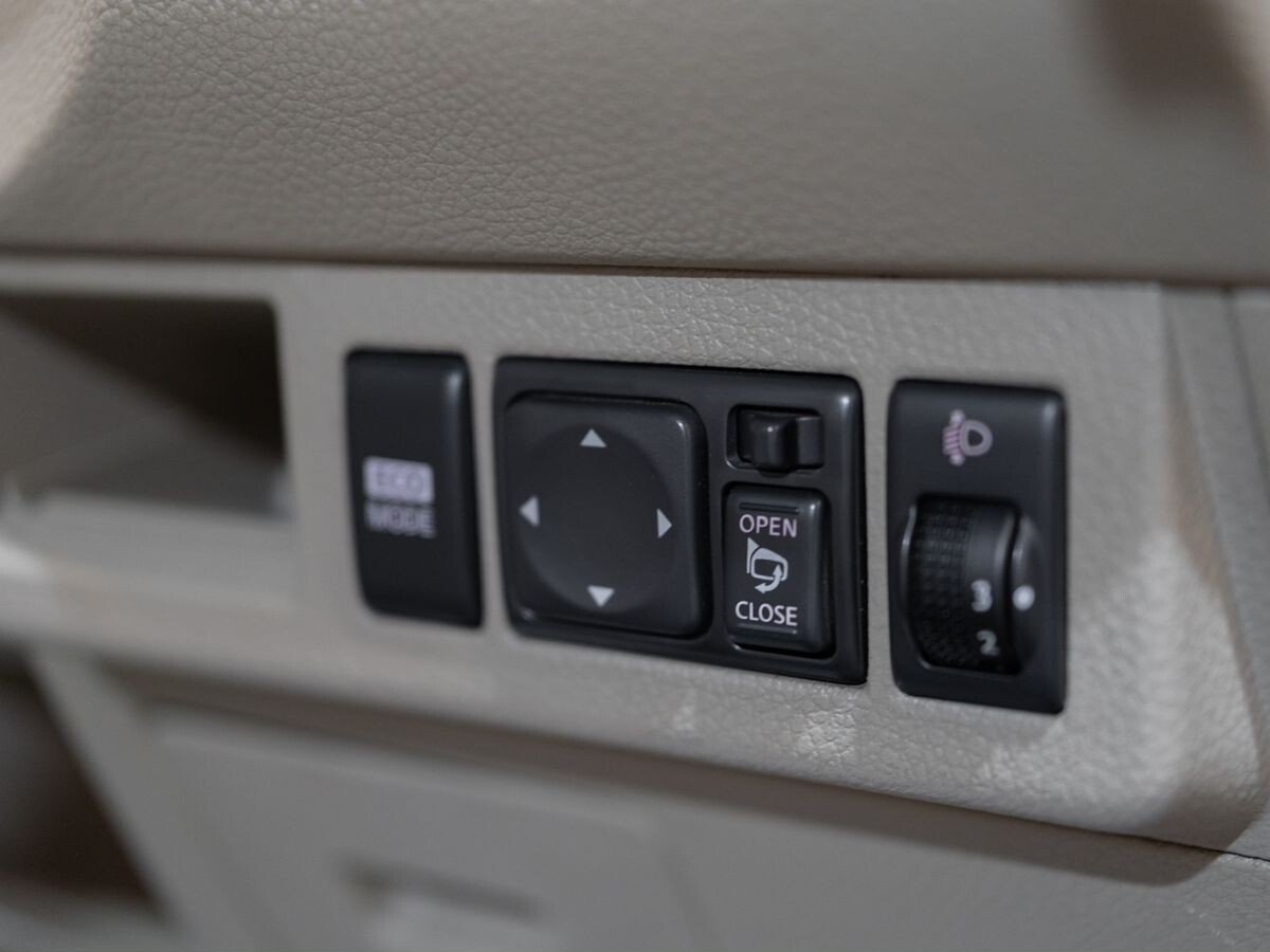 Nissan Tiida 2010 - фото автомобиля