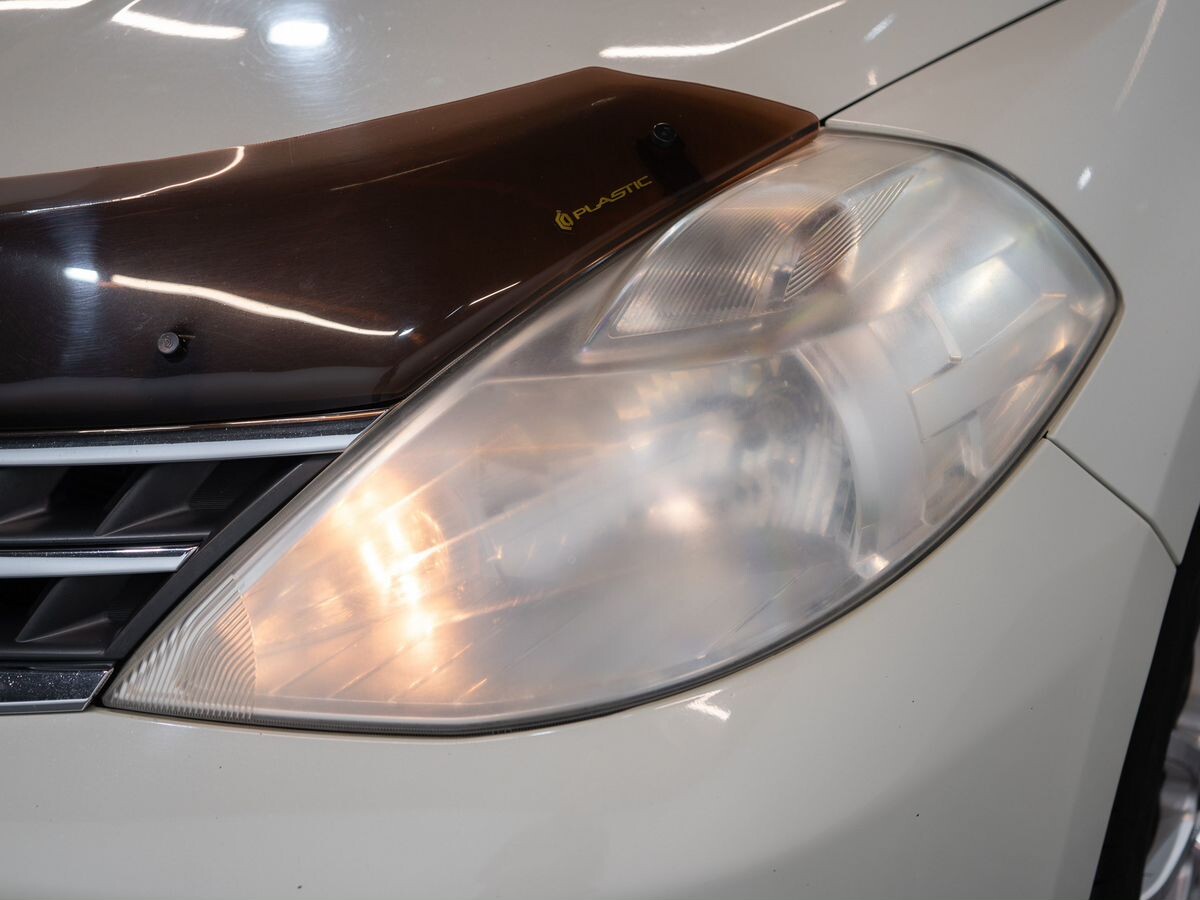 Nissan Tiida 2010 - фото автомобиля