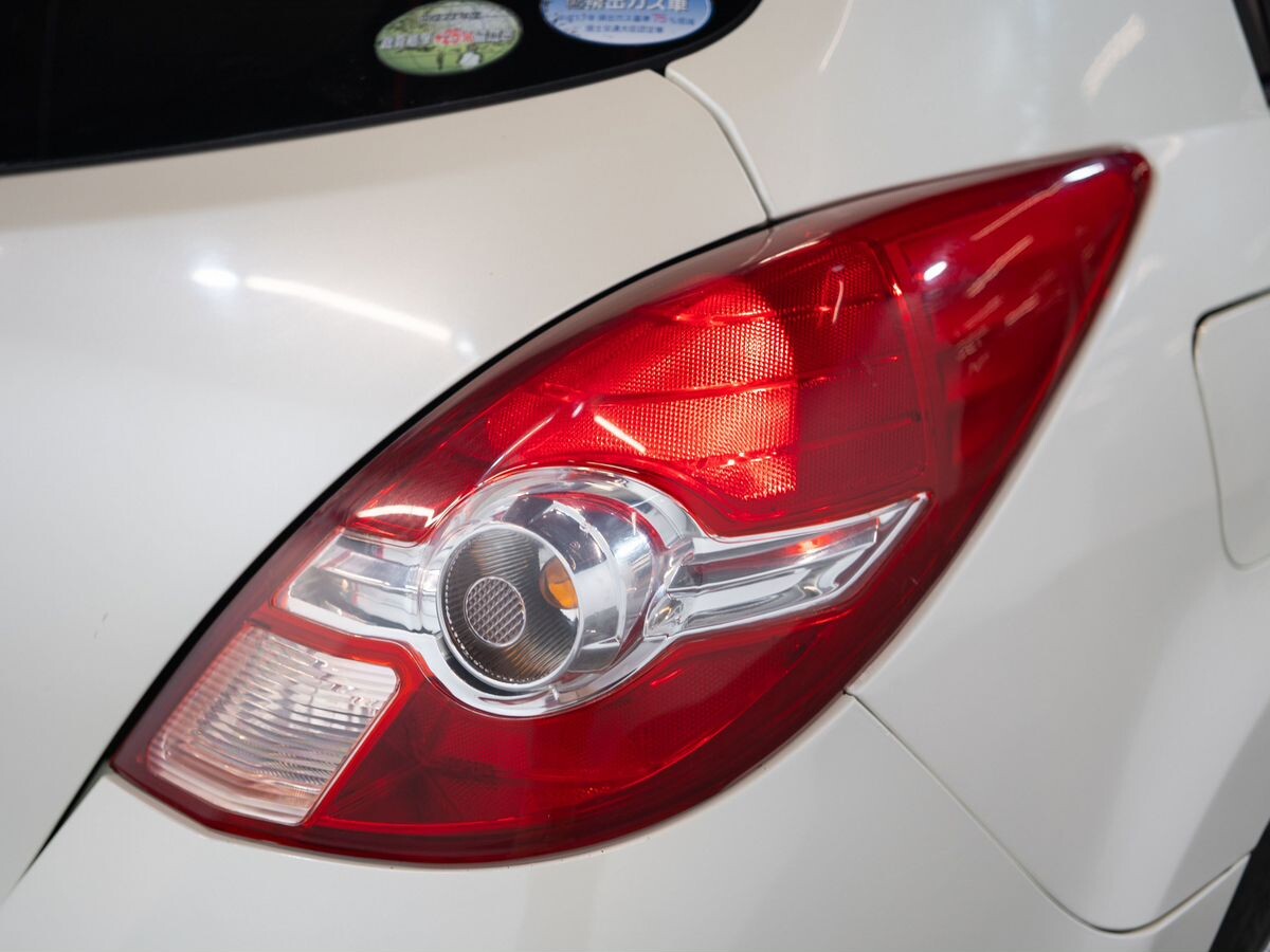 Nissan Tiida 2010 - фото автомобиля