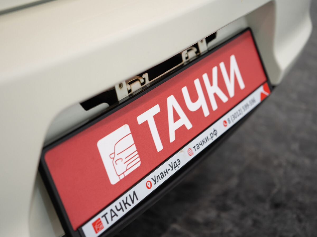 Nissan Tiida 2010 - фото автомобиля